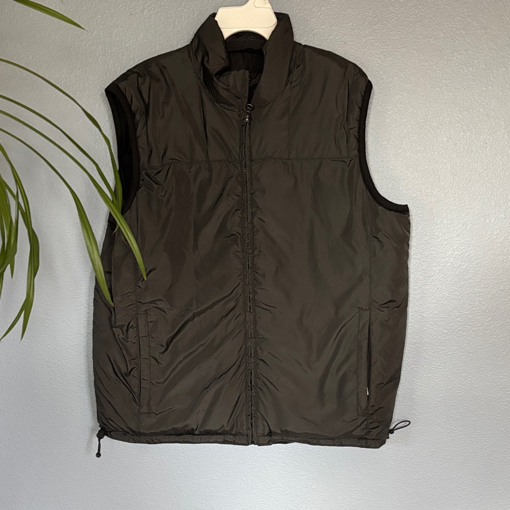 EDDIE BAUER Goose Down puffer vest. 4 zipper pockets. Side drawstrings. Size med